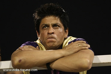 shah rukh khan banned from Wankhede for 5 years