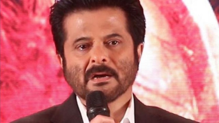 anil kapoor suffering from shoulder