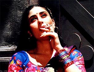 kareena kapoor smoking hot in heroin movie