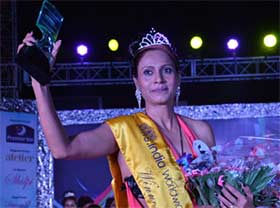 Raipur schoolteacher wins Mrs.India