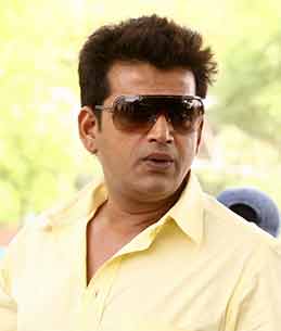 Actor Ravi Kishan says his role in &quot;Bullet Raja&quot; will see him donning the garb of a man as well as a woman. - A54_Ravi-Kishan