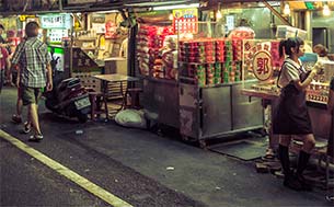 400 street food vendors