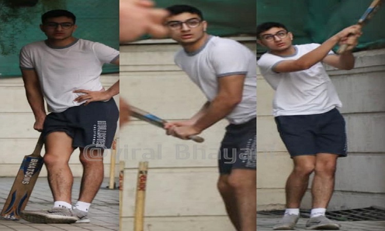 ibrahim ali khan spotted playing cricket
