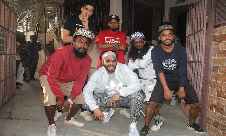ranveer spotted rapping with rappers