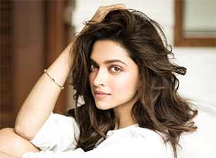 Deepika thanks 15 mn Facebook fans with chat