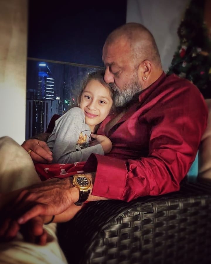 sanjay dutt with daughter iqra