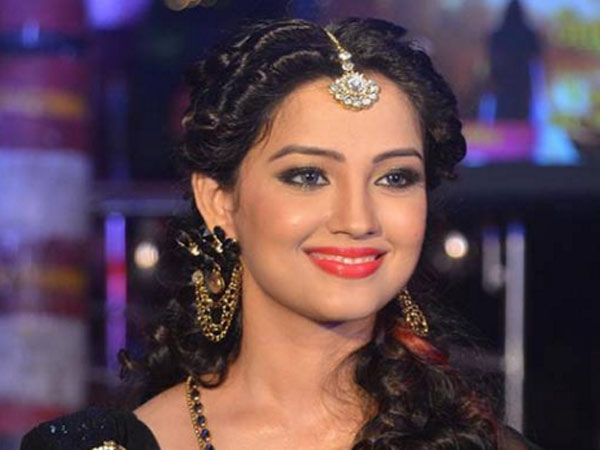 Actress Adaa Khan, who currently plays the role of Shesha in TV show &quot;Naagin ... - FE2_ada