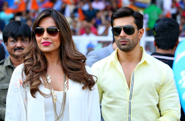 Pic: Bipasha Basu and husband Karan Singh Grover look radiant on their  holiday in New York