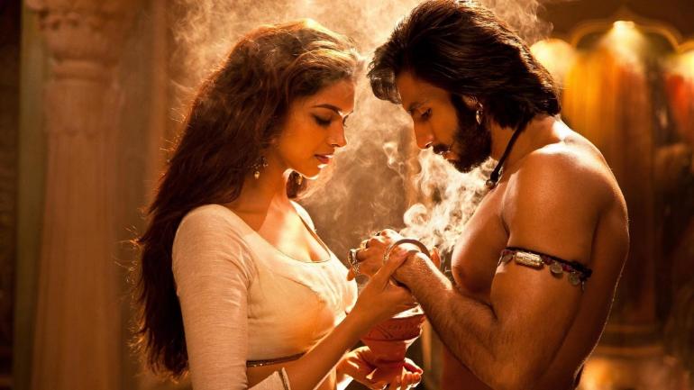 Is there a NO-KISSING Policy for Ranveer Singh and Deepika Padukone? |  India Forums