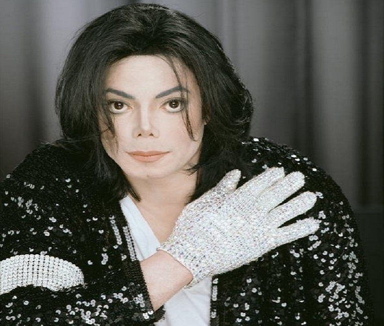$20K for Michael Jackson's Gloves | India Forums