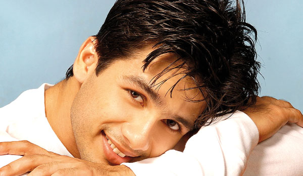 Missing Beats of Life: Awesome HD Wallpapers and Images of Bollywood  chocolate boy Shahid Kapoor