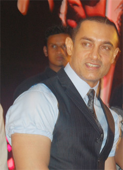 Aamir Khan injured again, advised three weeks rest