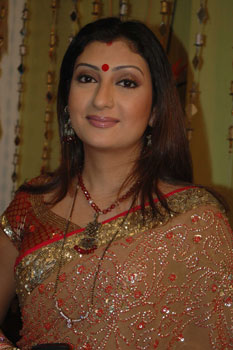 Its time to fall in love with love all over again - Juhi Parmar