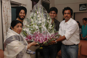 Lata Mangeshkar to Present the Trophy to the Amul Voice of India..