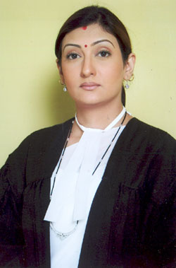 Juhi Parmar as a Lawyer for the First time on Television!