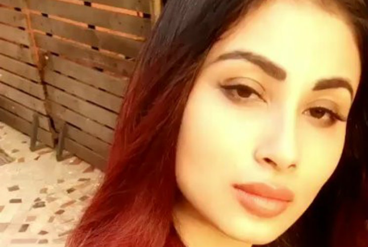 Stylebuzz: OMG! Mouni Roy Turns A Red Head As 'Naagin 2' Nears An End |  India Forums