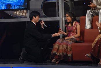 A Rose Day welcomes Deepali this Friday in Indian Idol!!