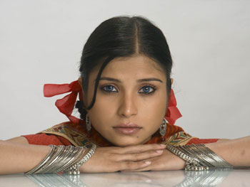 Meet the Blue-Eyed Beauty of Television, Harsha Khandeparkar..