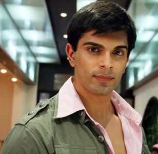 Finally Karan Singh Grover Back To Dill Mill Gaye India Forums The dill mill gayye series, one of the best on indian medical series, has many famous names. finally karan singh grover back to